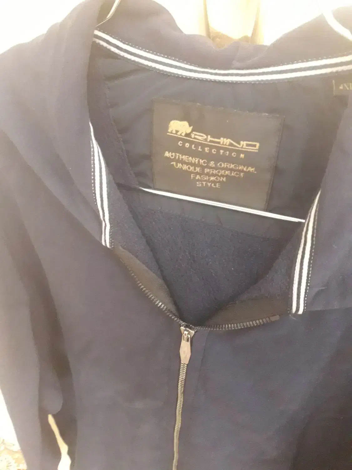 سویشرت کلاهدار دو ایکس لارج و یک عدد|لباس|ری, تصفیه خانه|دیوار