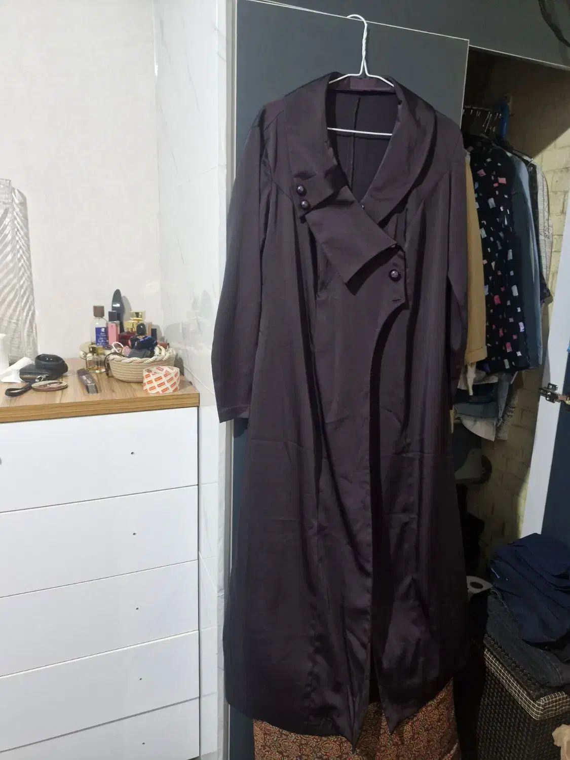 مانتو|لباس|قم, وادی السلام|دیوار