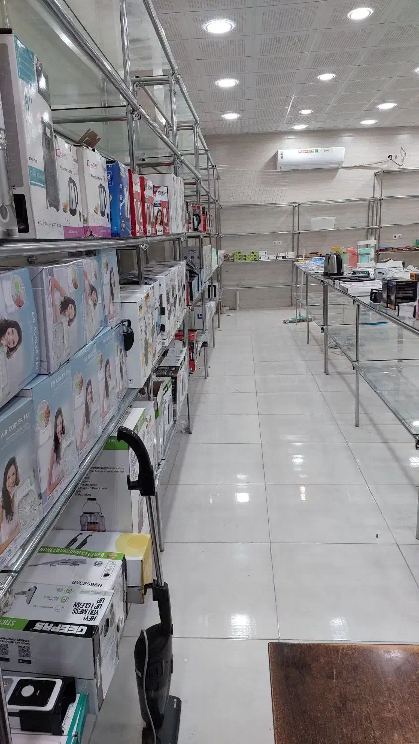 فروش تمامی رف استیل با شیشه با نصف قیمت|فروشگاه و مغازه|لامرد, |دیوار