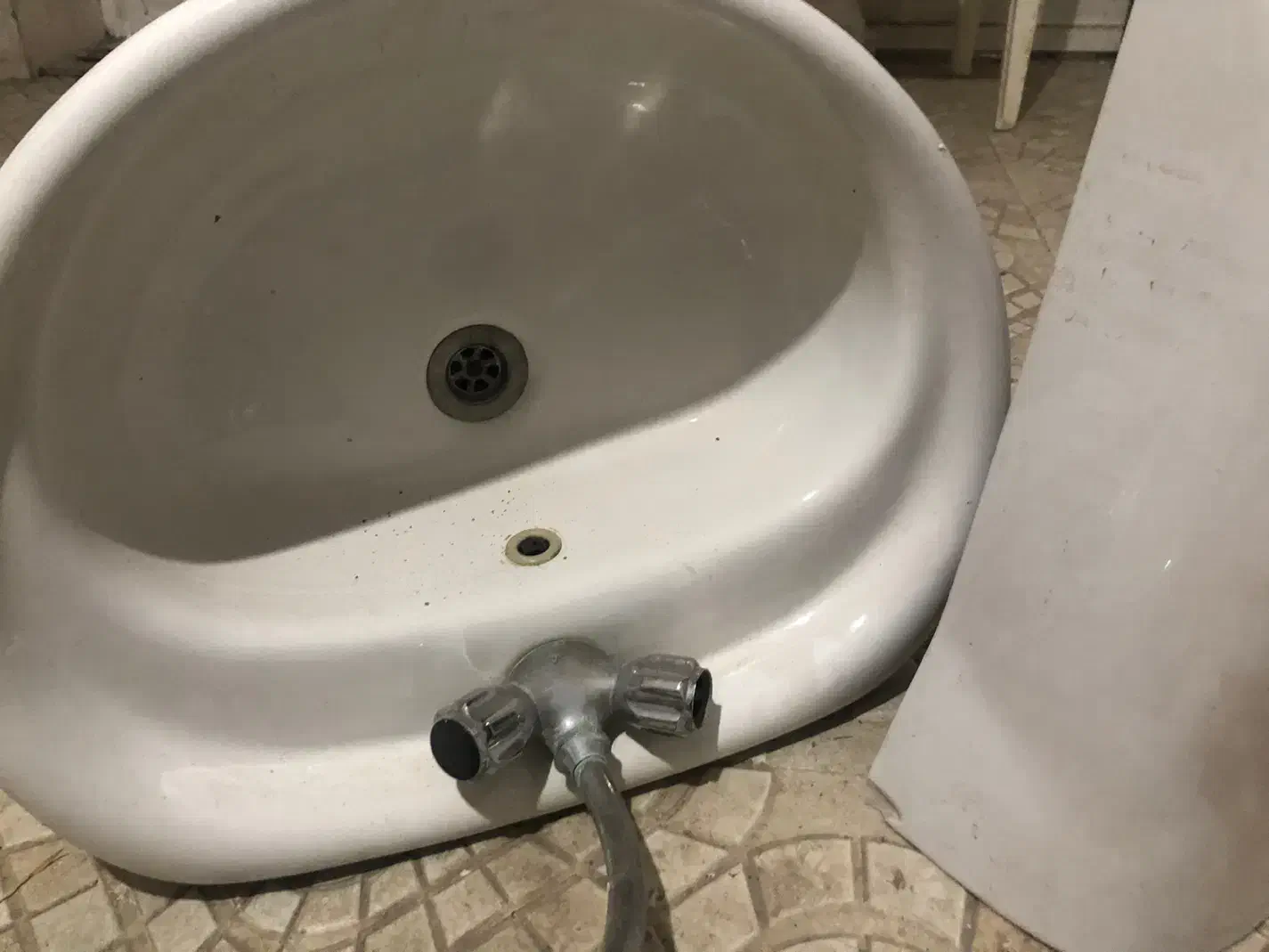 روشویی|لوازم سرویس بهداشتی|ارومیه, |دیوار