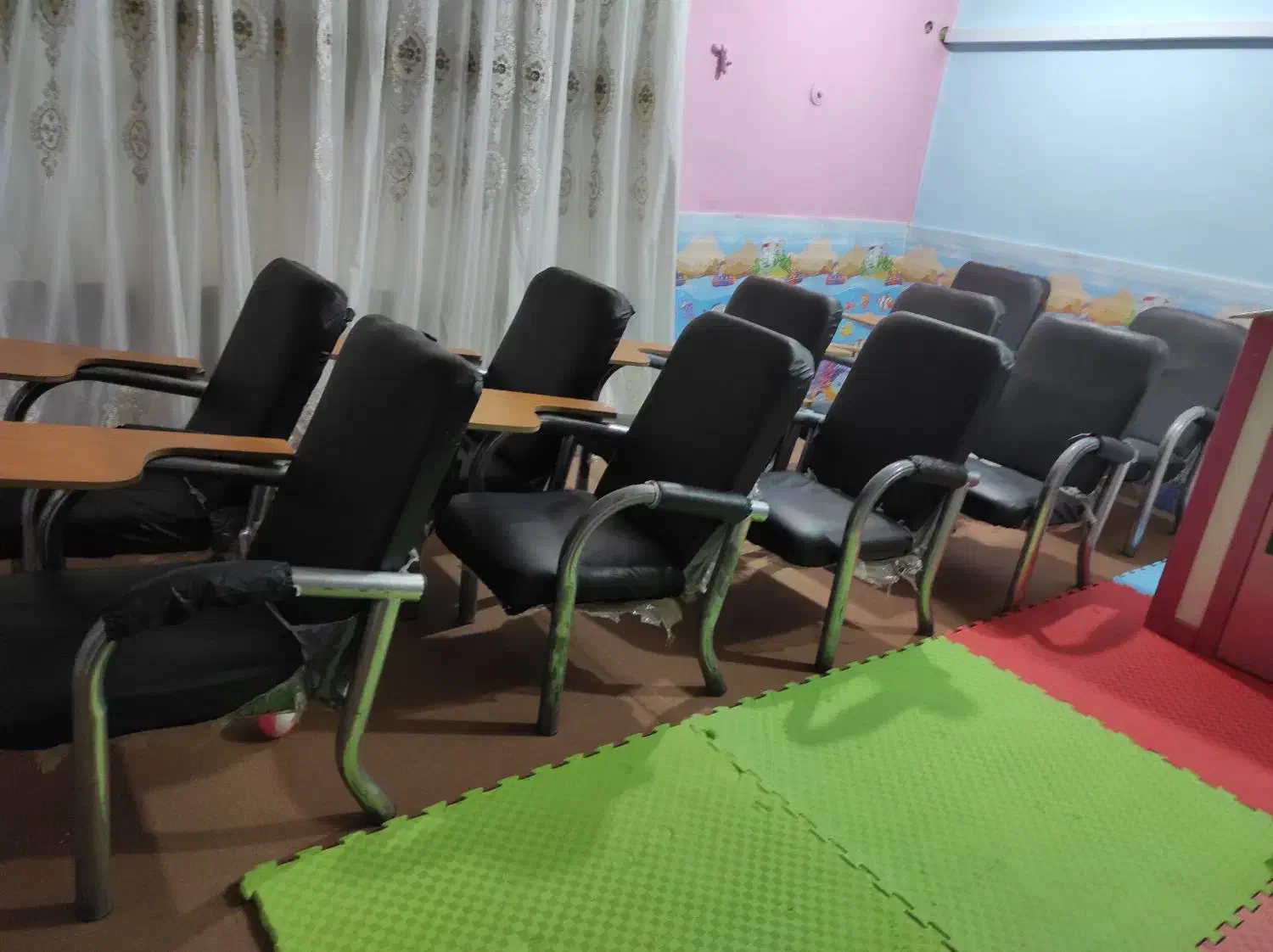 صندلی دسته دار چرمی|صندلی و نیمکت|اهواز, گلستان|دیوار