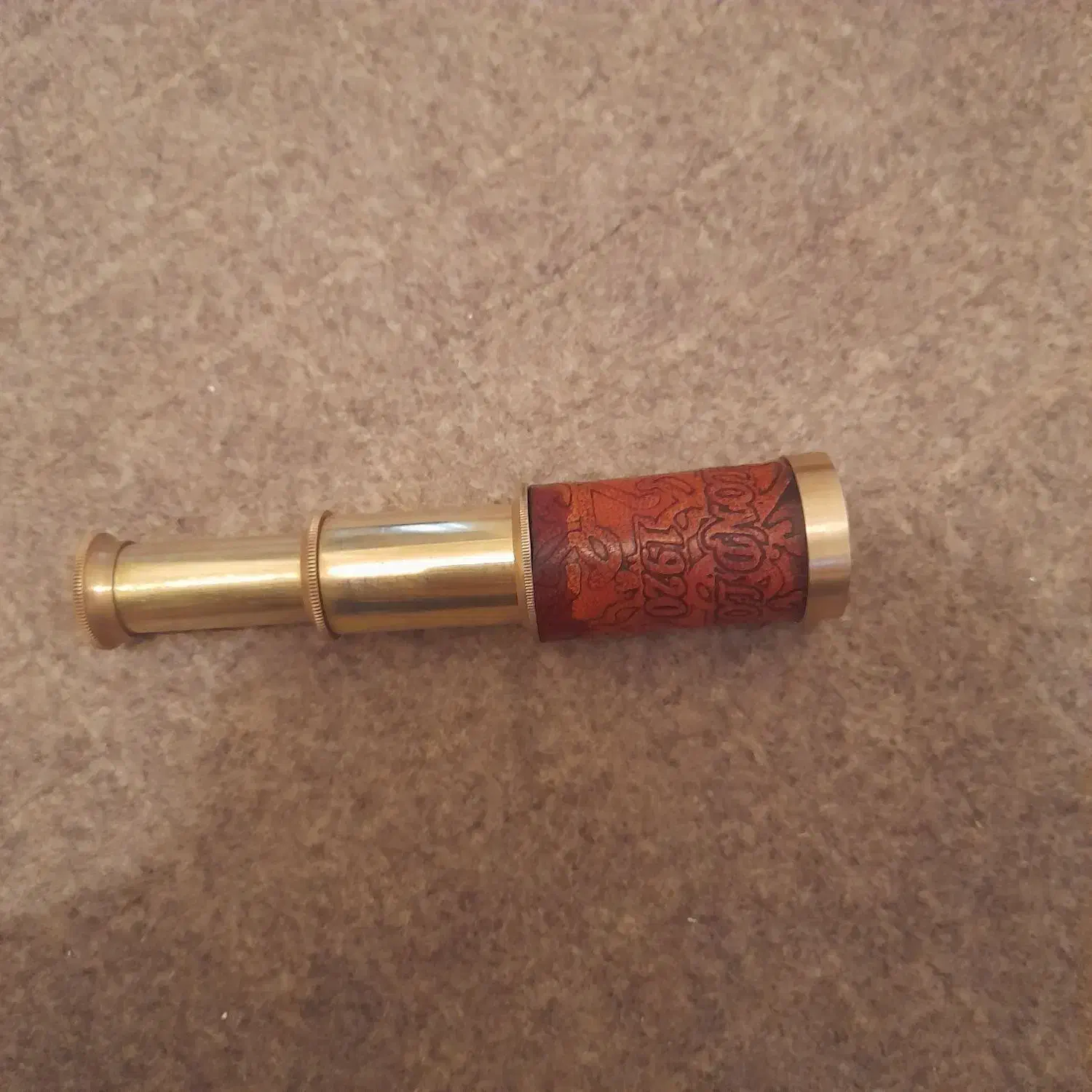 دوربین برنجی تلسکوپی|کلکسیون اشیاء عتیقه|صدرا-فارس, فاز ۱|دیوار