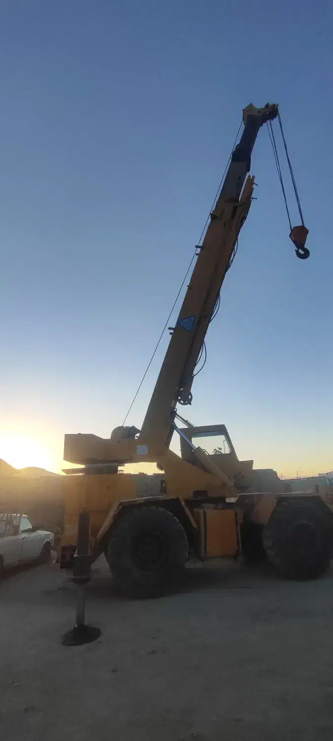 جرثقیل کارگاهی ۲۵تن|خودرو سنگین|اراک, |دیوار