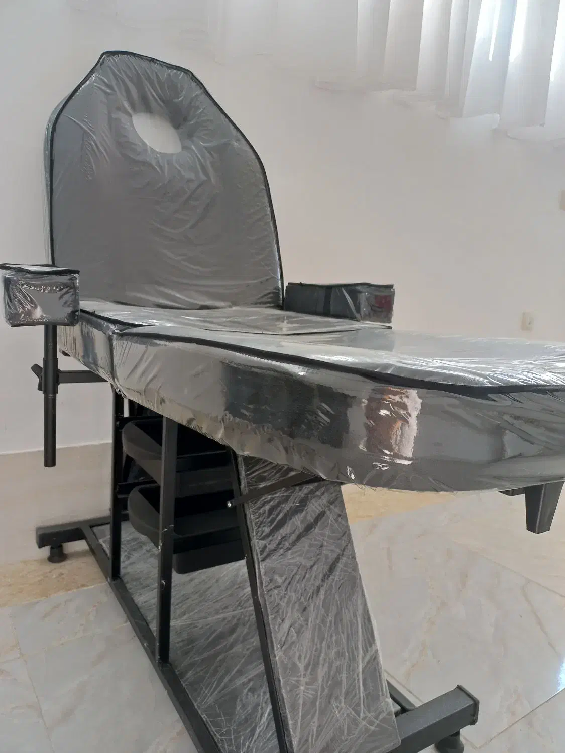 تخت،صندلی،ترولی ،رینگ لایت|آرایشگاه و سالن‌های زیبایی|خمینی‌شهر, |دیوار