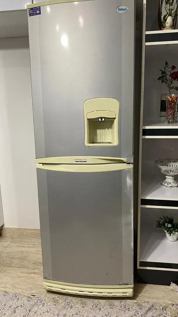 میز ناهار خوری با یخچال|میز و صندلی غذاخوری|آستارا, |دیوار