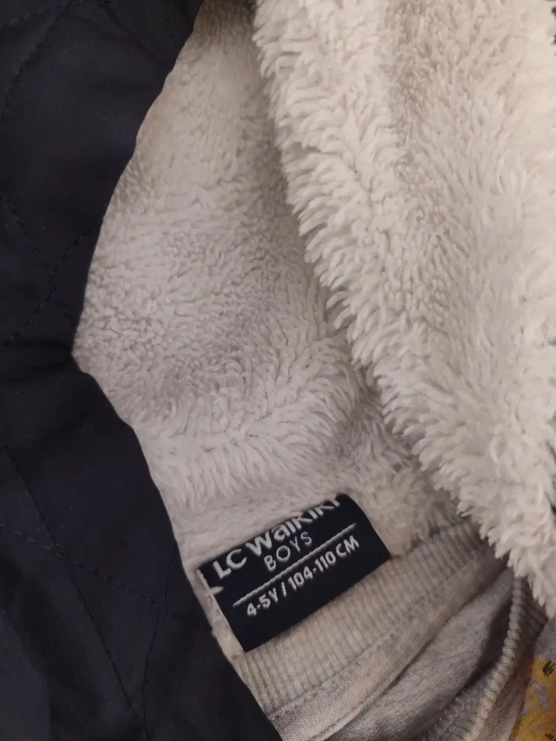 لباس ژیله|کفش و لباس بچه|رباطکریم, رباطکریم|دیوار