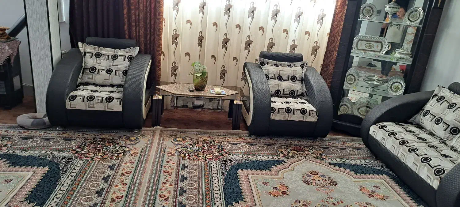 مبل  ۹ نفره.   بسیار سالم. و مناسب|مبلمان خانگی و میز عسلی|بیرجند, |دیوار