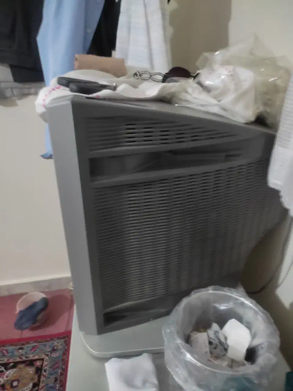 تلویزیون 21 اینچ سونی و میز|تلویزیون و پروژکتور|بهارستان, |دیوار