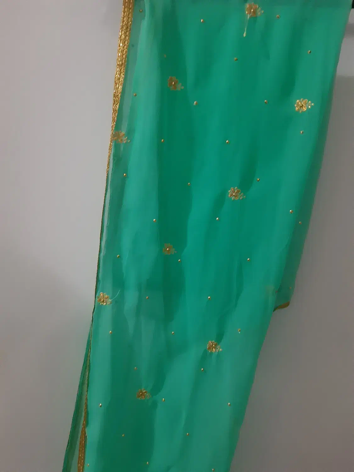 لباس‌هندی‌‌|لباس|اصفهان, شیخ طوسی|دیوار