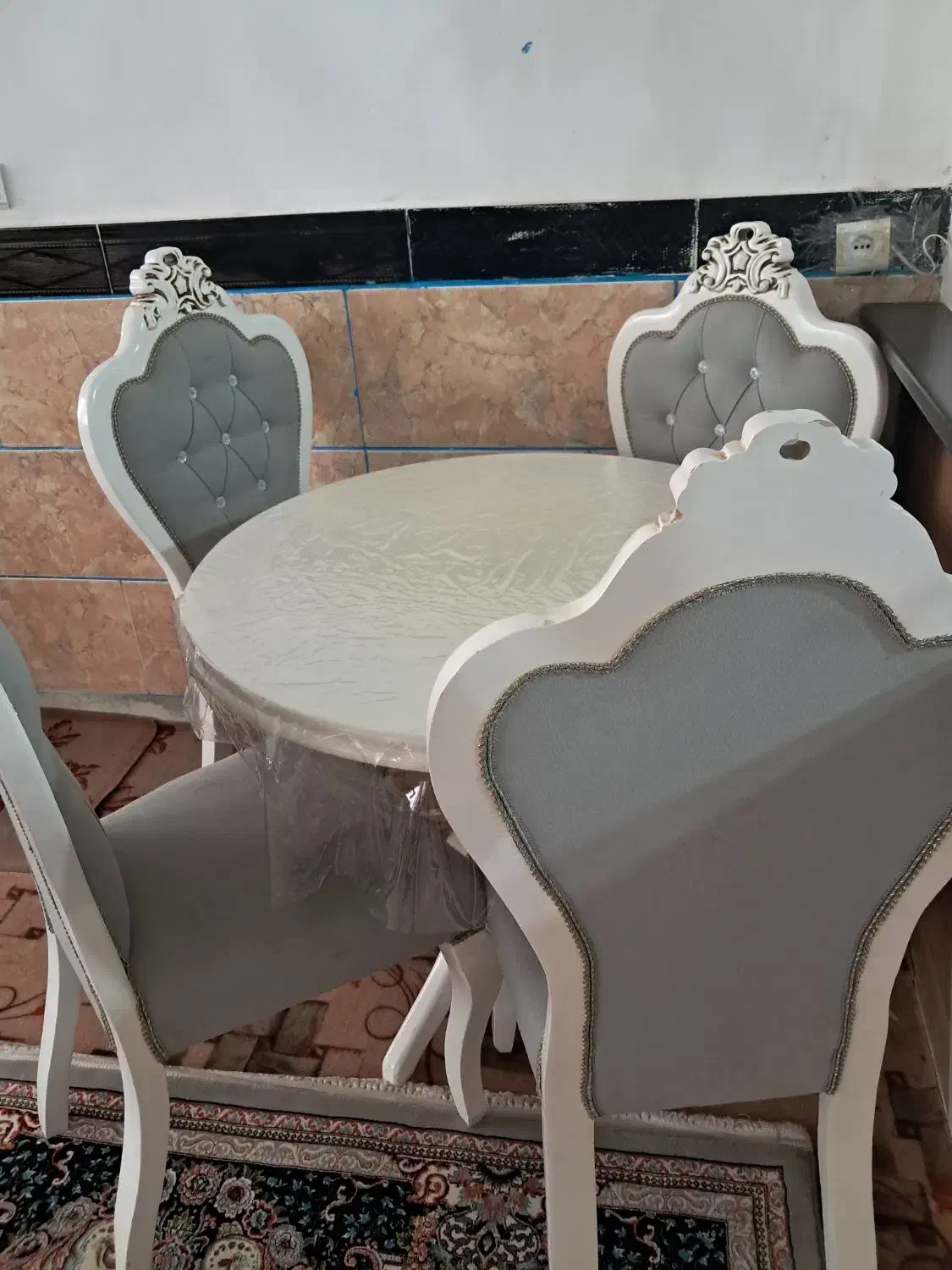 میز ناهار خوری کاملا نو|میز و صندلی غذاخوری|بهبهان, |دیوار