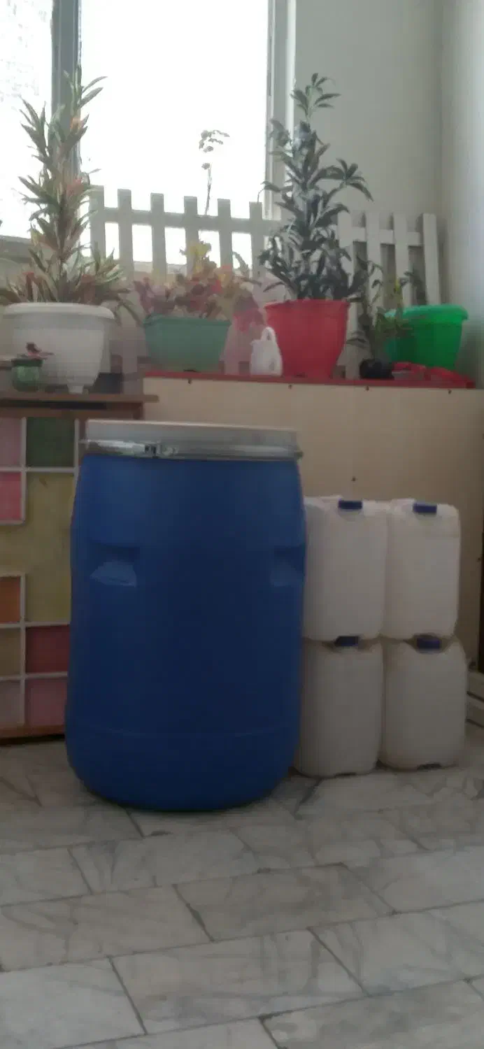 بشکه ۱۰۰ لیتری  ۴ گالن ۱۰ لیتری|ظروف نگهدارنده، پلاستیکی، یک‌بارمصرف|کرج, حیدرآباد|دیوار