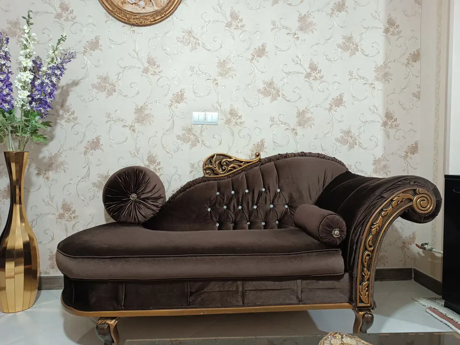 مبل ۷ نفره همراه با یک جلو مبلی|مبلمان خانگی و میز عسلی|مشکیندشت, |دیوار