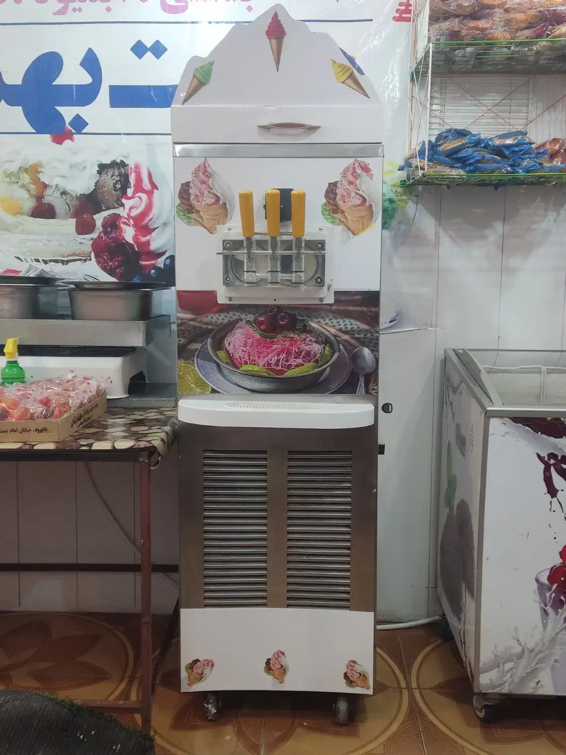 دستگاه بستنی قیفی تکفاز یونیورسال|کافی‌شاپ و رستوران|بادرود, |دیوار