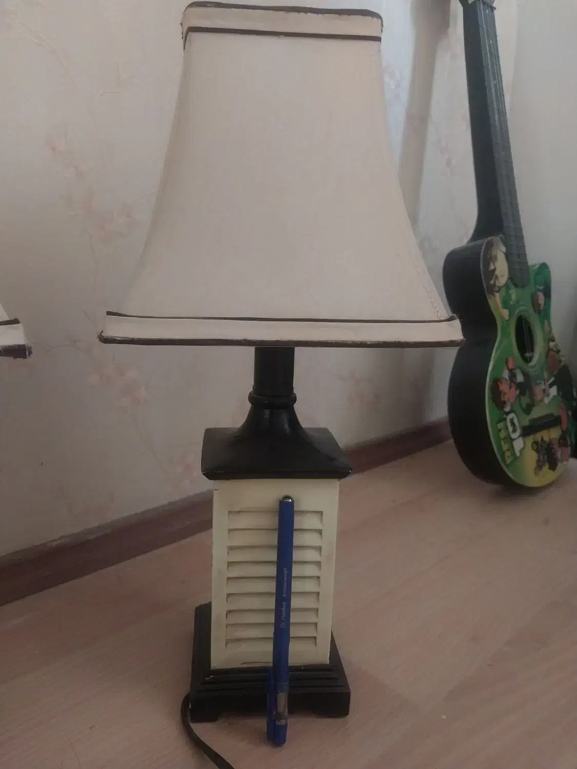 دو عدد آباژور، چراغ خواب|چراغ خواب و آباژور|پرند, فاز ۵|دیوار