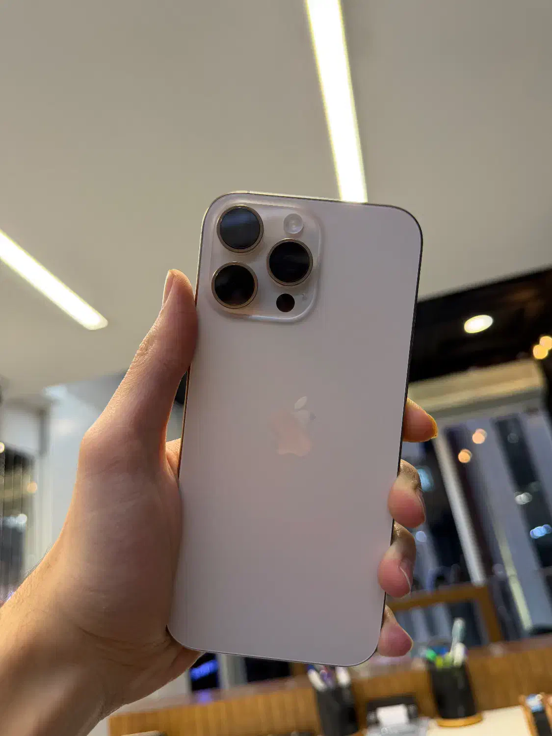 ایفون ۱۶پرو مکس|موبایل|اصفهان, باغ زرشک|دیوار