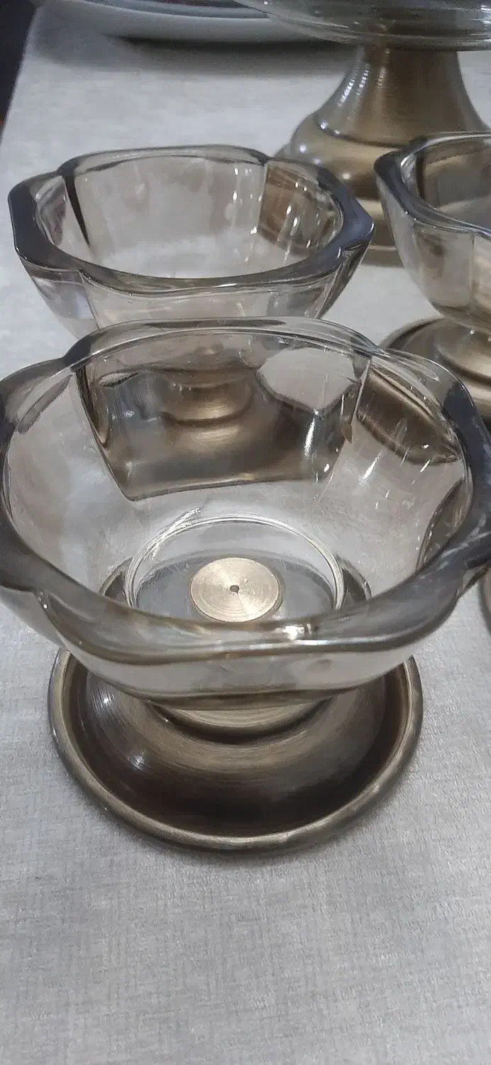 ظرف و شمعدان شامپاینی برنزی و شکلات خوری گوزن.|ظروف سرو و پذیرایی|صدرا-فارس, فاز ۱|دیوار