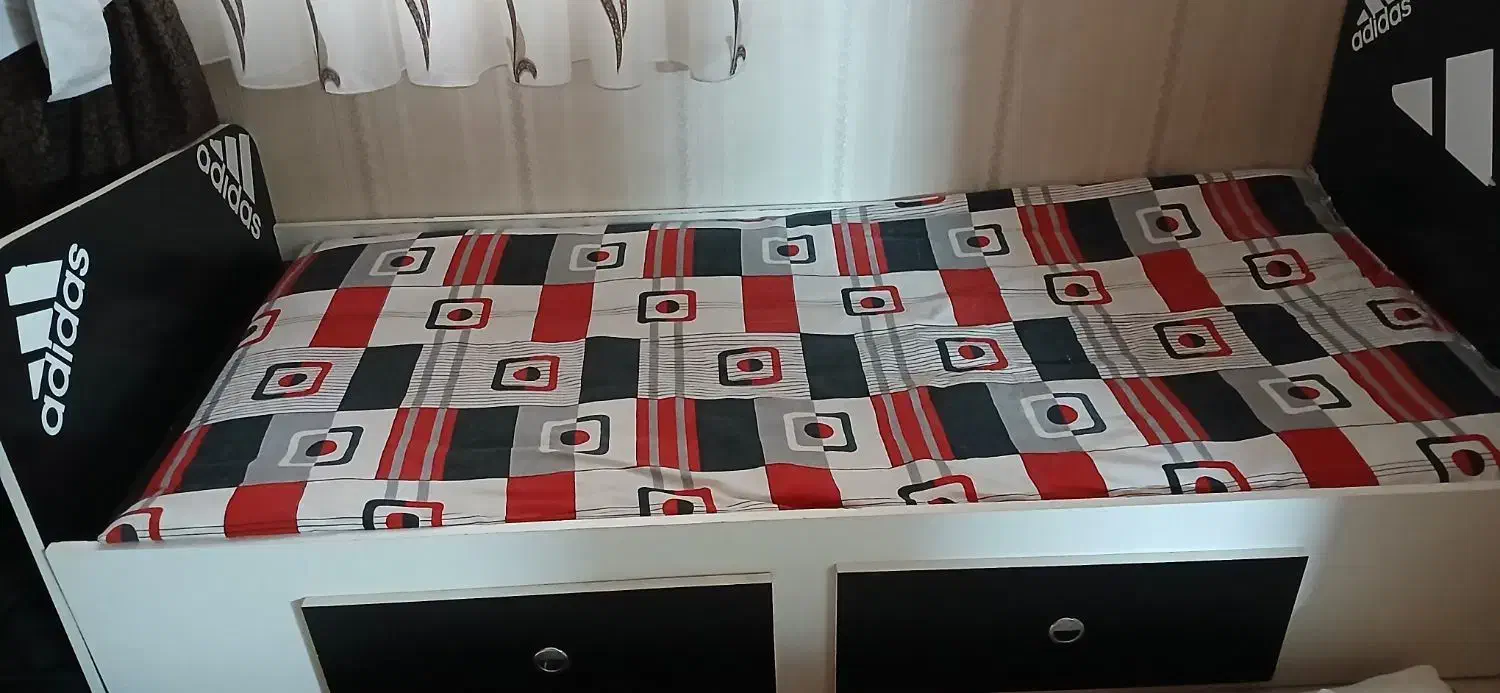 تخت یک نفره سالم وتمیز|تخت و سرویس خواب|گلپایگان, |دیوار