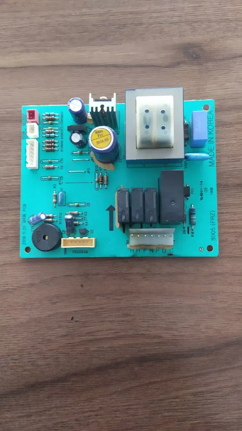 تعمیر انواع یخچال وفریزر خانگی صنعتی|خدمات پیشه و مهارت|ملایر, |دیوار