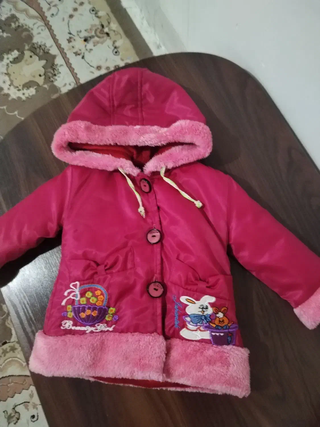 کاپشن نو|کفش و لباس بچه|قم, چهل درخت|دیوار