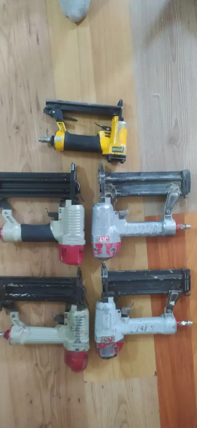 تعدادی میخکوب+ابزار آلات|ابزارآلات|مشهد, هفت تیر (حافظ)|دیوار