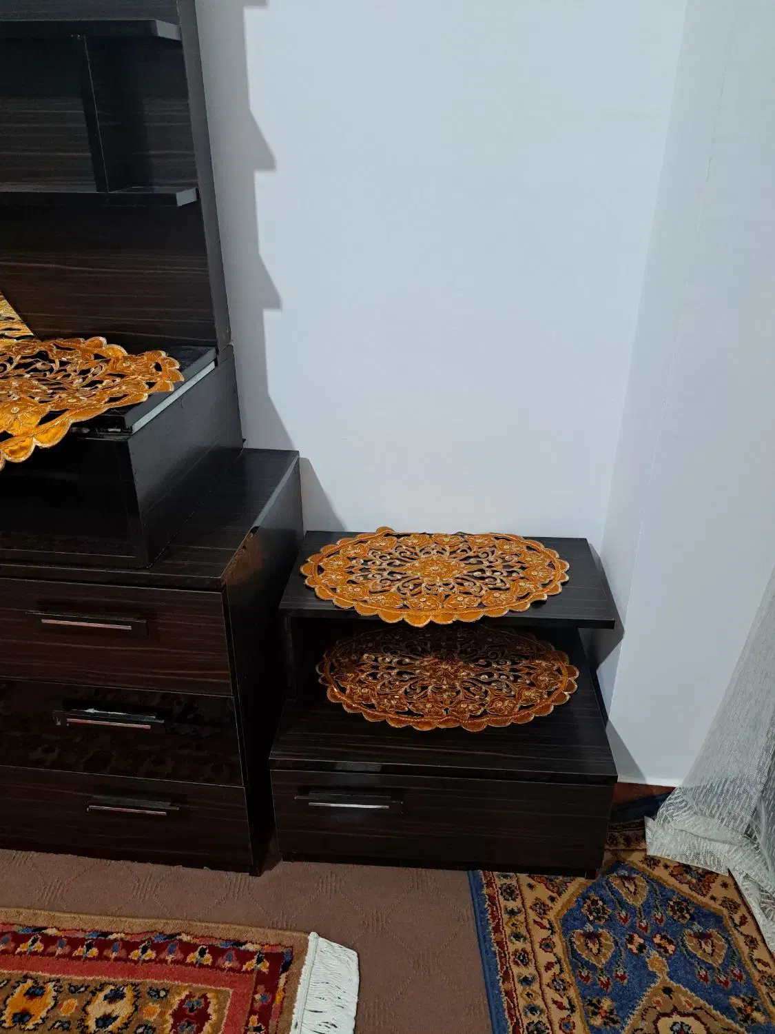 سرویس خواب|تخت و سرویس خواب|اصفهان, باغ دریاچه|دیوار