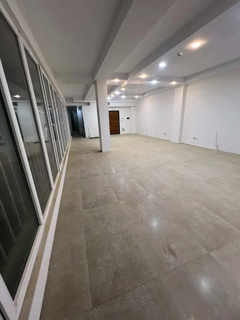 ۱۰۵ متر نوساز موقعیت اداری لوکیشن عالی|فروش دفتر کار، اتاق اداری، مطب|کرج, برغان|دیوار