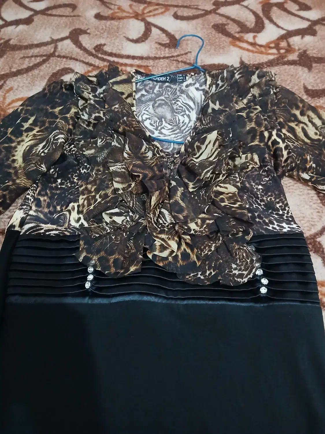 پیراهن مجلسی|لباس|ورامین, ورامین|دیوار