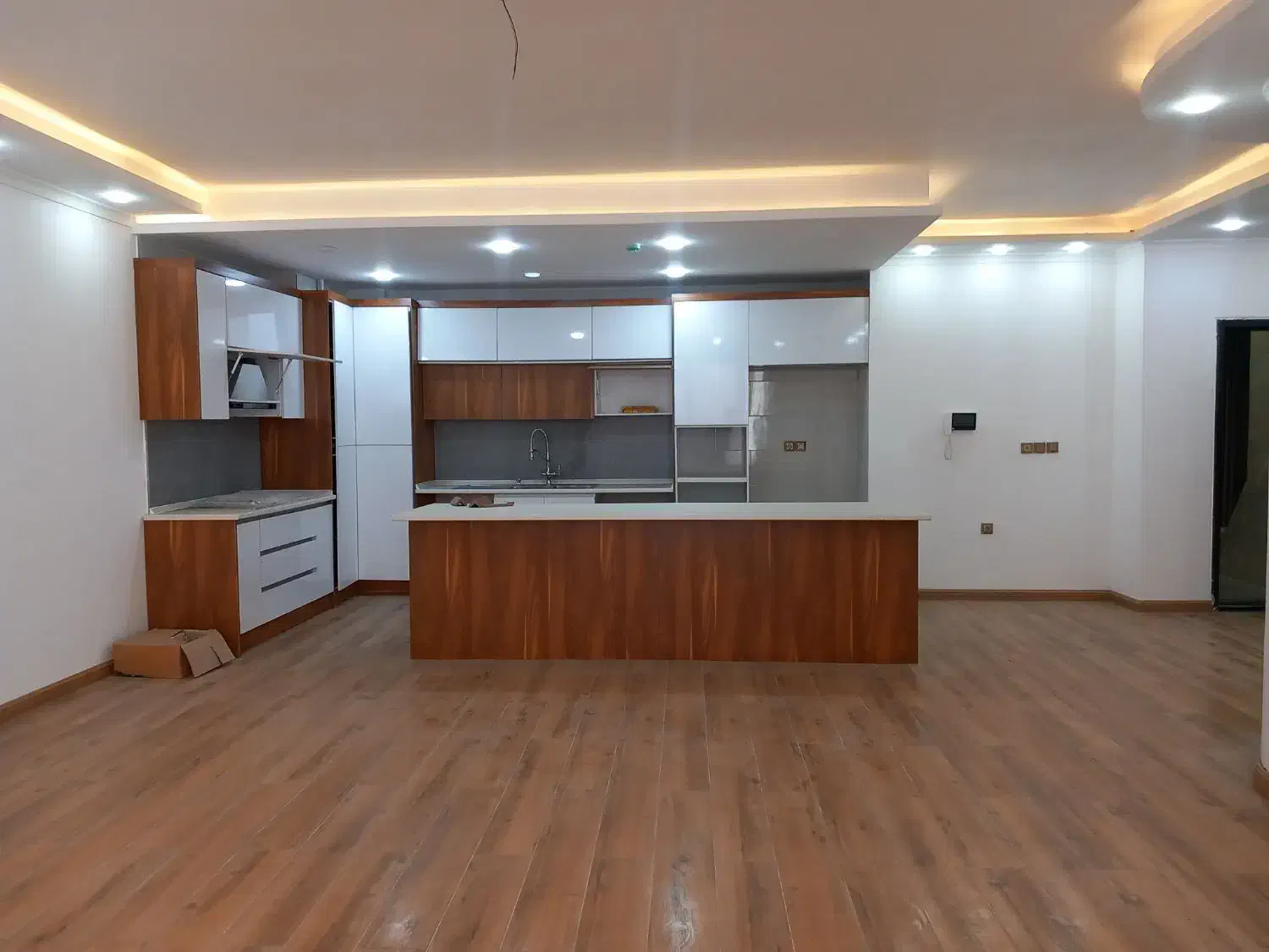 فروش آپارتمان ۱۰۶متری نزدیک استخر نیما|فروش آپارتمان|لاهیجان, شیشه گران|دیوار