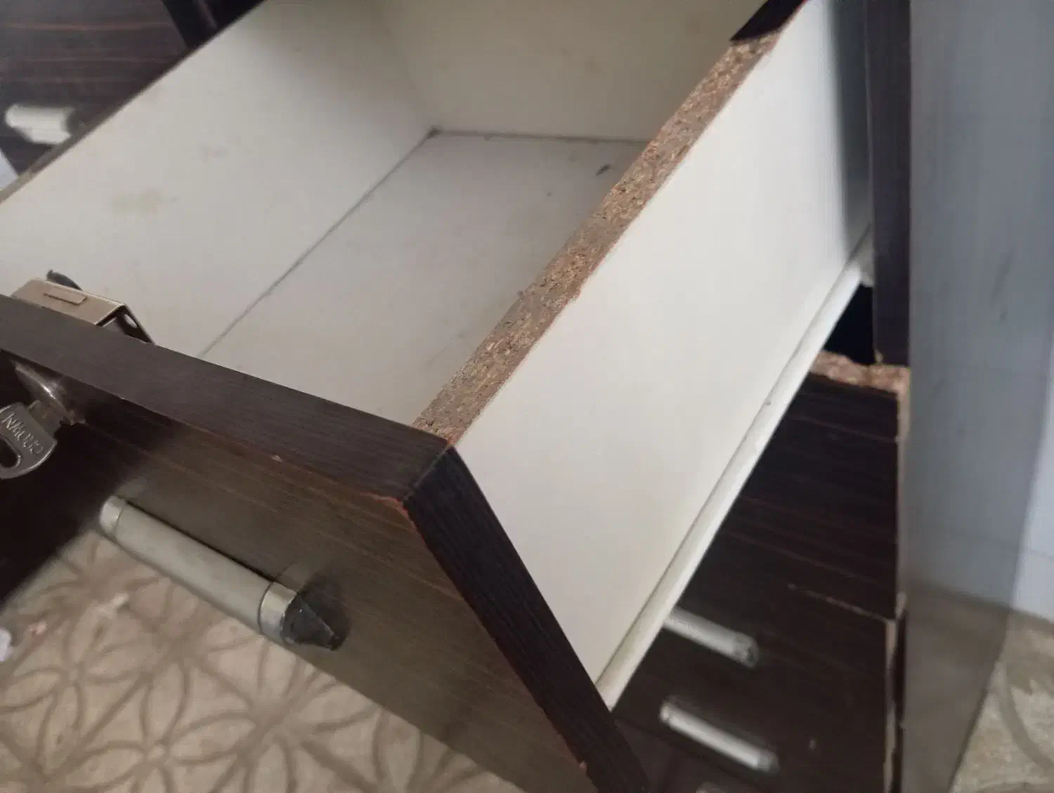 دلاور مشکی|جاکفشی، کمد، دراور|سمنان, |دیوار