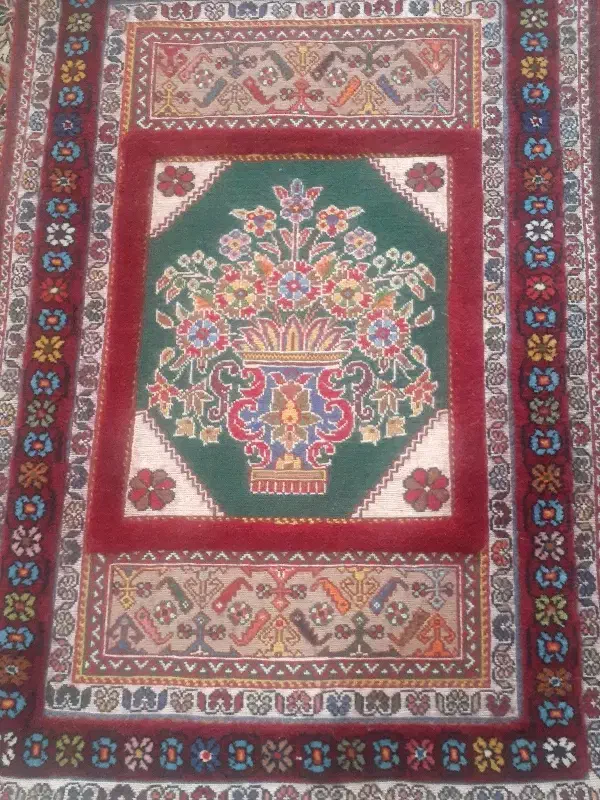 فروشی گلیم وفرش دستباف|فرش|سیرجان, |دیوار