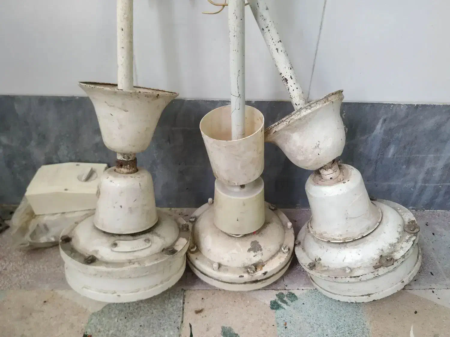 سه عدد پنکه سقفی ژاپنی|پنکه و تصفیه‌کنندهٔ هوا|برازجان, |دیوار