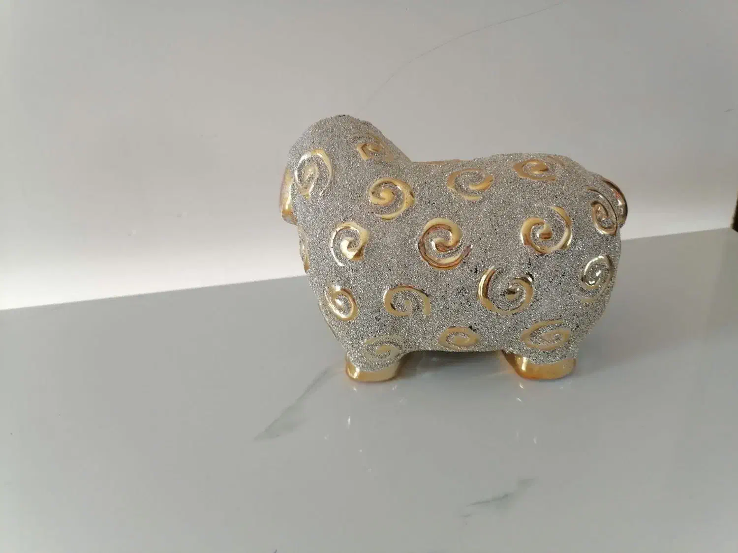 مجسمه طلایی|مجسمه، تندیس، ماکت|گرگان, |دیوار