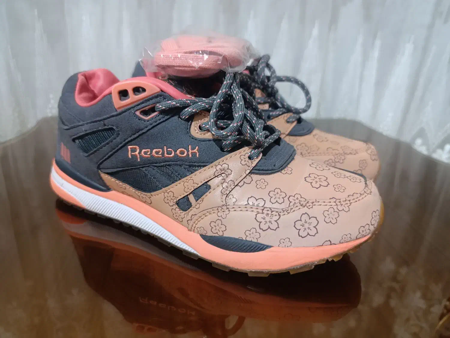کفش Reebok اصل|کیف، کفش، کمربند|میانه, |دیوار