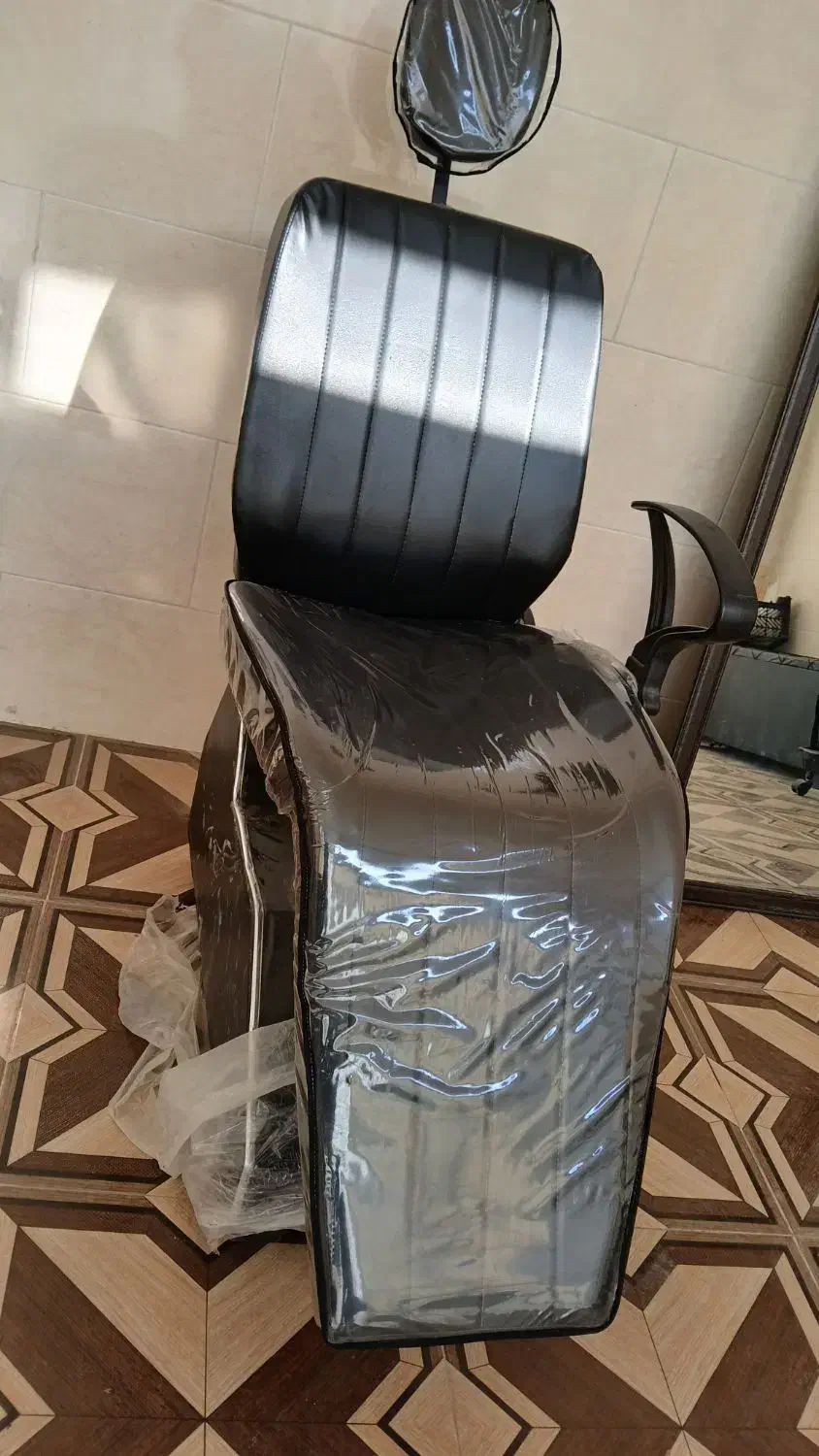 لوازم آرایشگاهی|آرایشگاه و سالن‌های زیبایی|آشخانه, |دیوار