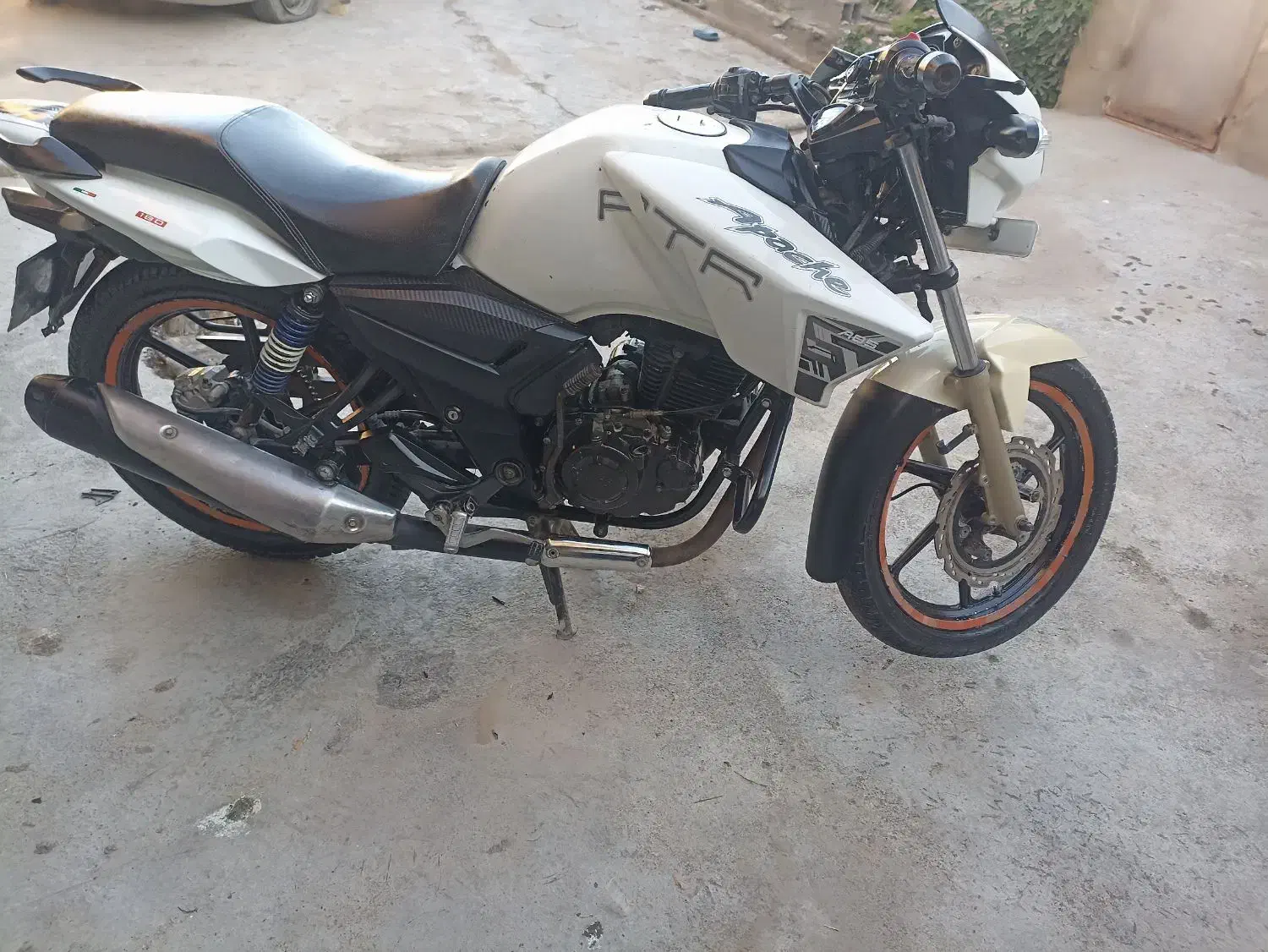 موتور آپاچی مزایده انبار خوابیده معاوضه|موتورسیکلت|گنبد کاووس, |دیوار