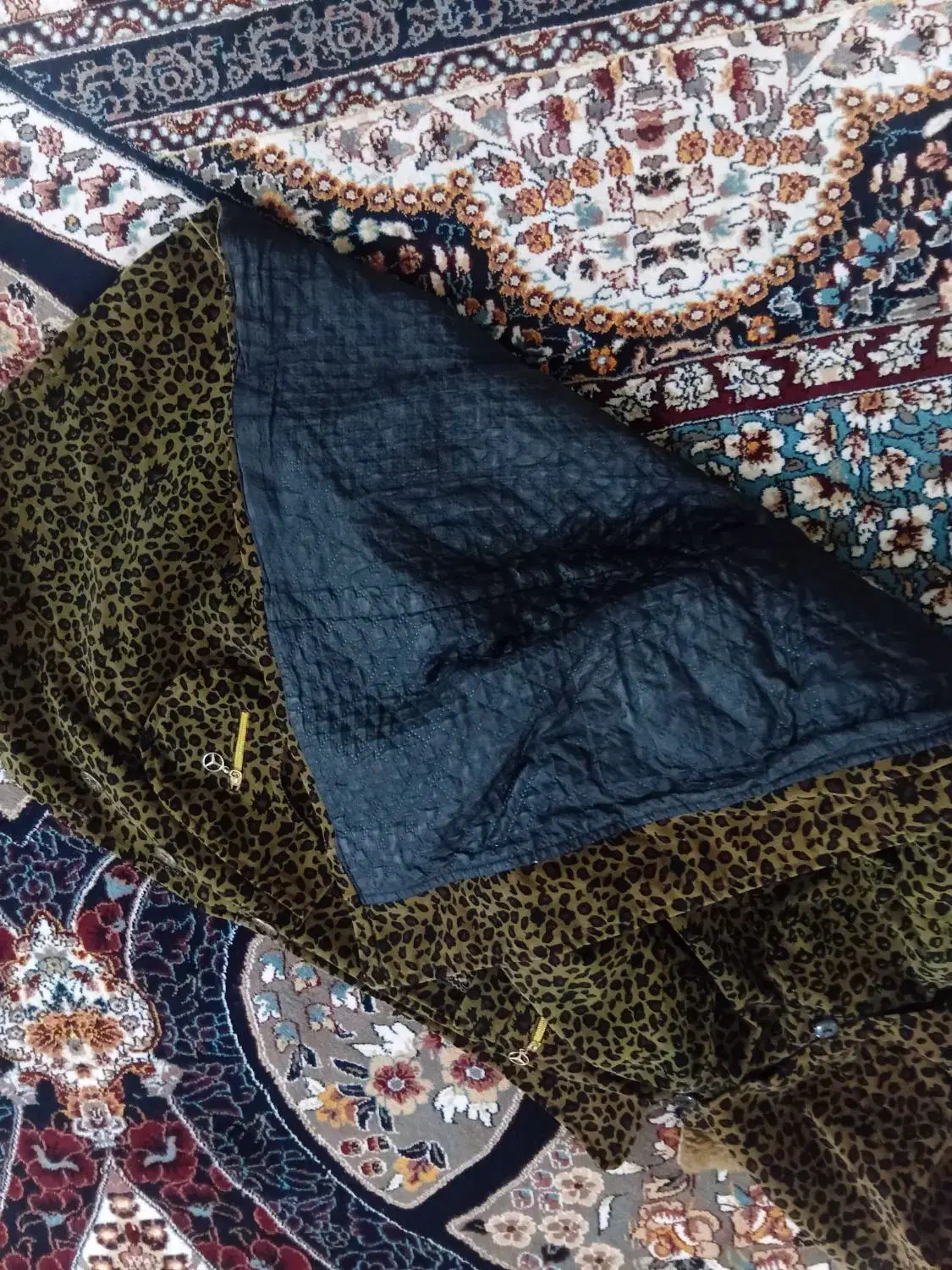 پالتومخمل پلنگی دخترانه درحدنوع قیمت ۴۰۰تومن|لباس|ایذه, |دیوار