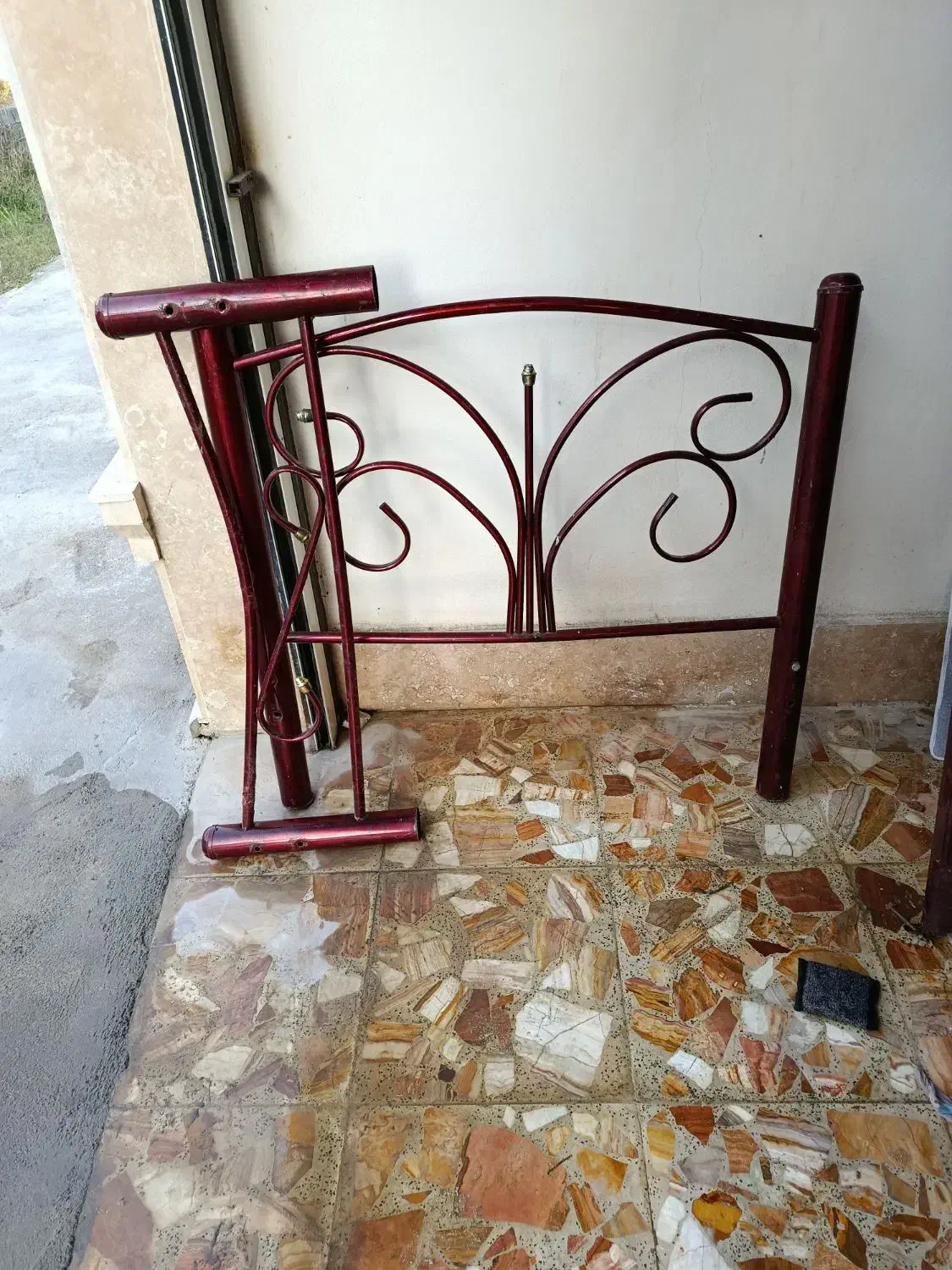 تخت فلزی کاملا سالم تک نفره 1میلیون|تخت و سرویس خواب|رامسر, |دیوار