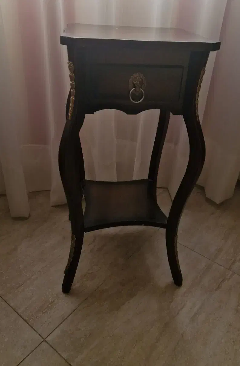 میز تلفن|میز تلفن|شیراز, میرزاکوچک خان|دیوار