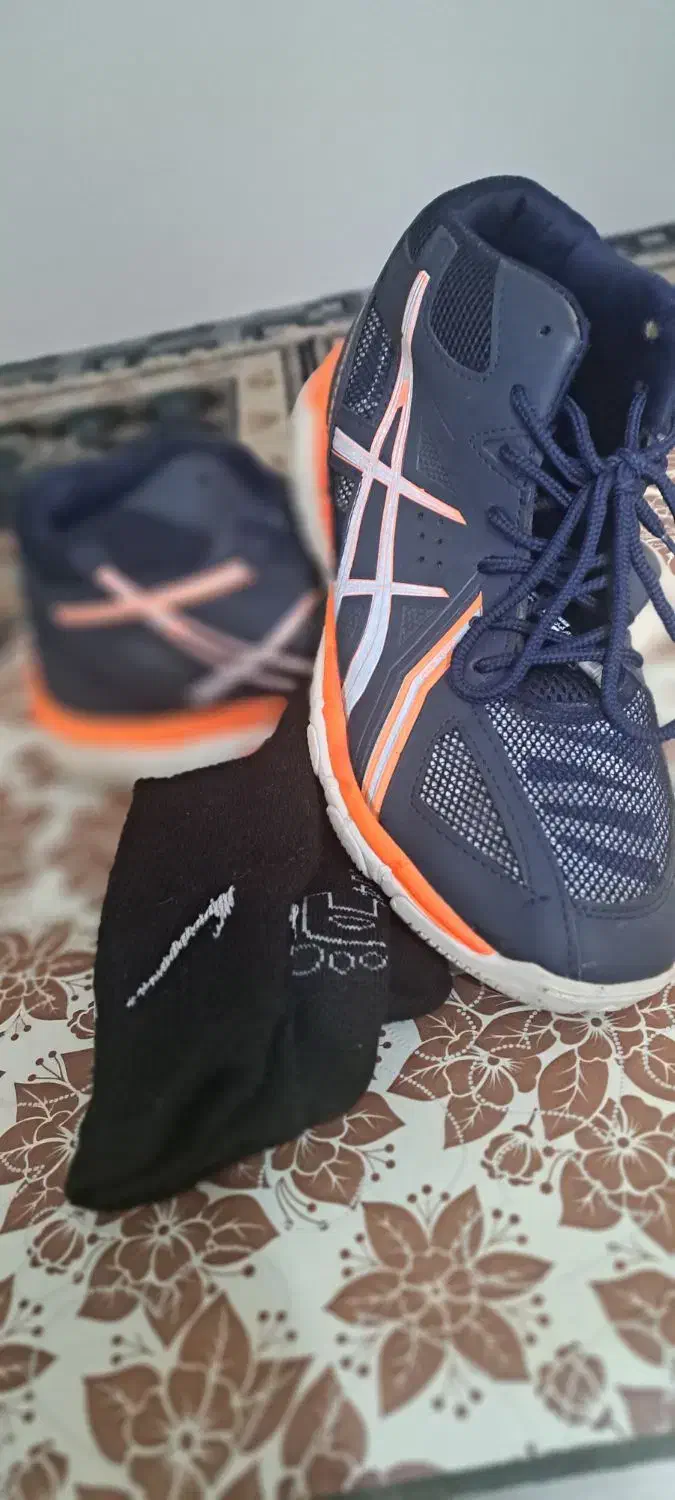 فروش کتونی والیبال سایز۳۷|کیف، کفش، کمربند|رضوانشهر, |دیوار