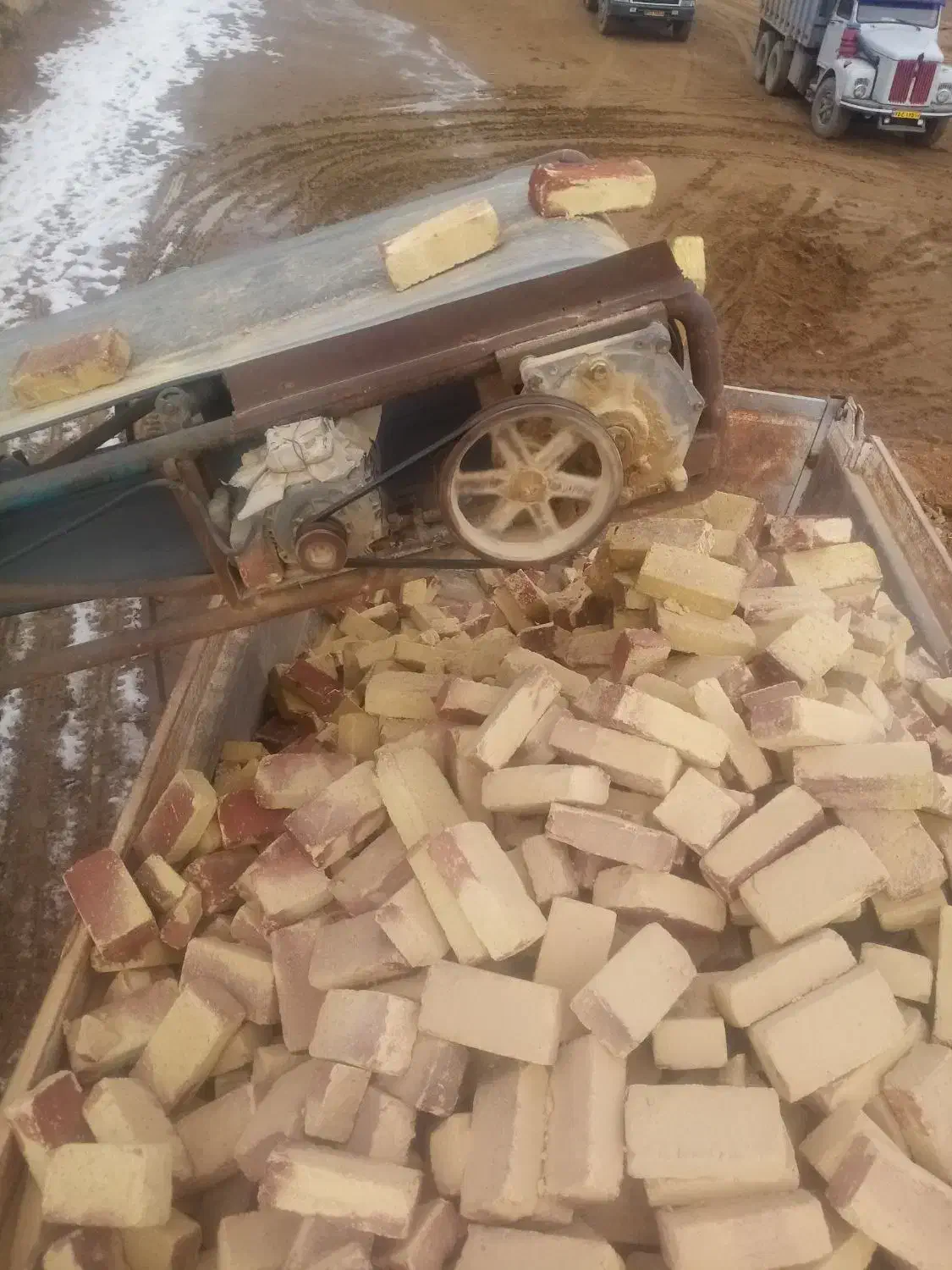 مصالح ساختمانی شن و ماسه شسته ملاتی آجر پوکه کامیو|مصالح و تجهیزات ساختمان|نوشین شهر, |دیوار