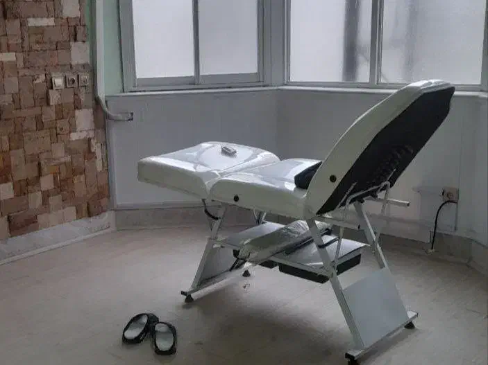 صندلی تابوره و تخت تزریق فیزیکی|آرایشگاه و سالن‌های زیبایی|آمل, |دیوار