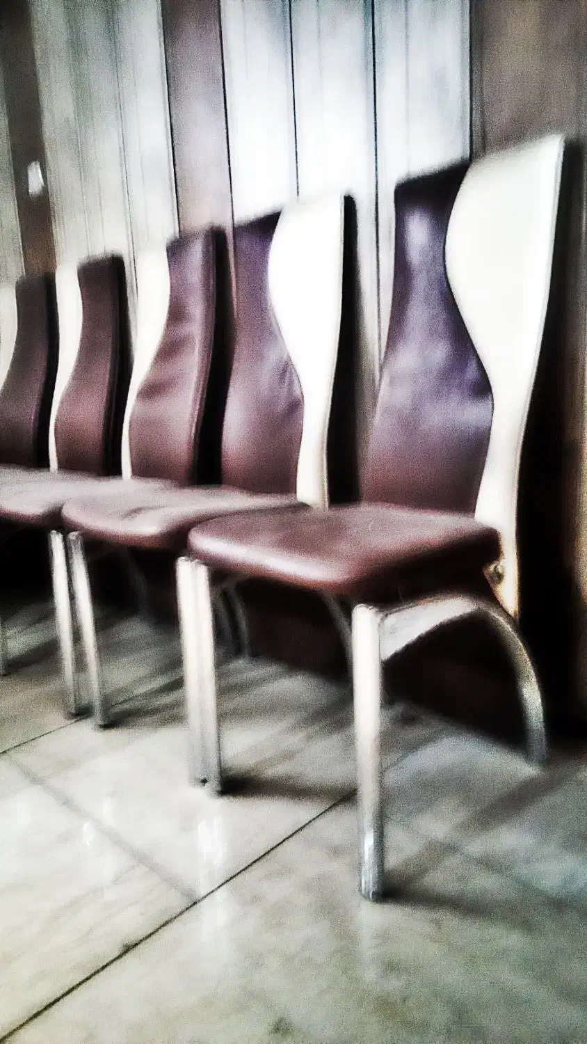 ۱۸ عدد صندلی|بندرخت و رخت‌آویز|یزد, |دیوار