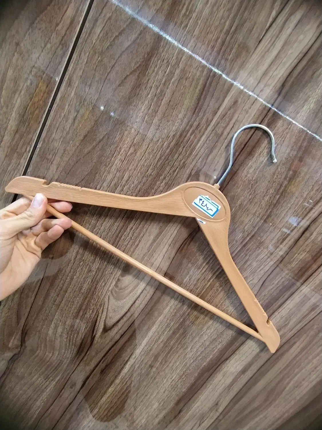 تعدادی تگ و دستگاه همراه چوب لباسی زنانه و بچگانه|عمدهفروشی|تربتحیدریه, کوه سنگی|دیوار