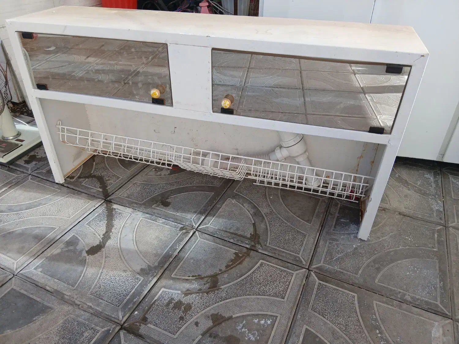 یه عددکمد ظرف شویی فلزی همراه با آبچکان|آب‌چکان و نظم‌دهنده ظروف|مرند, |دیوار