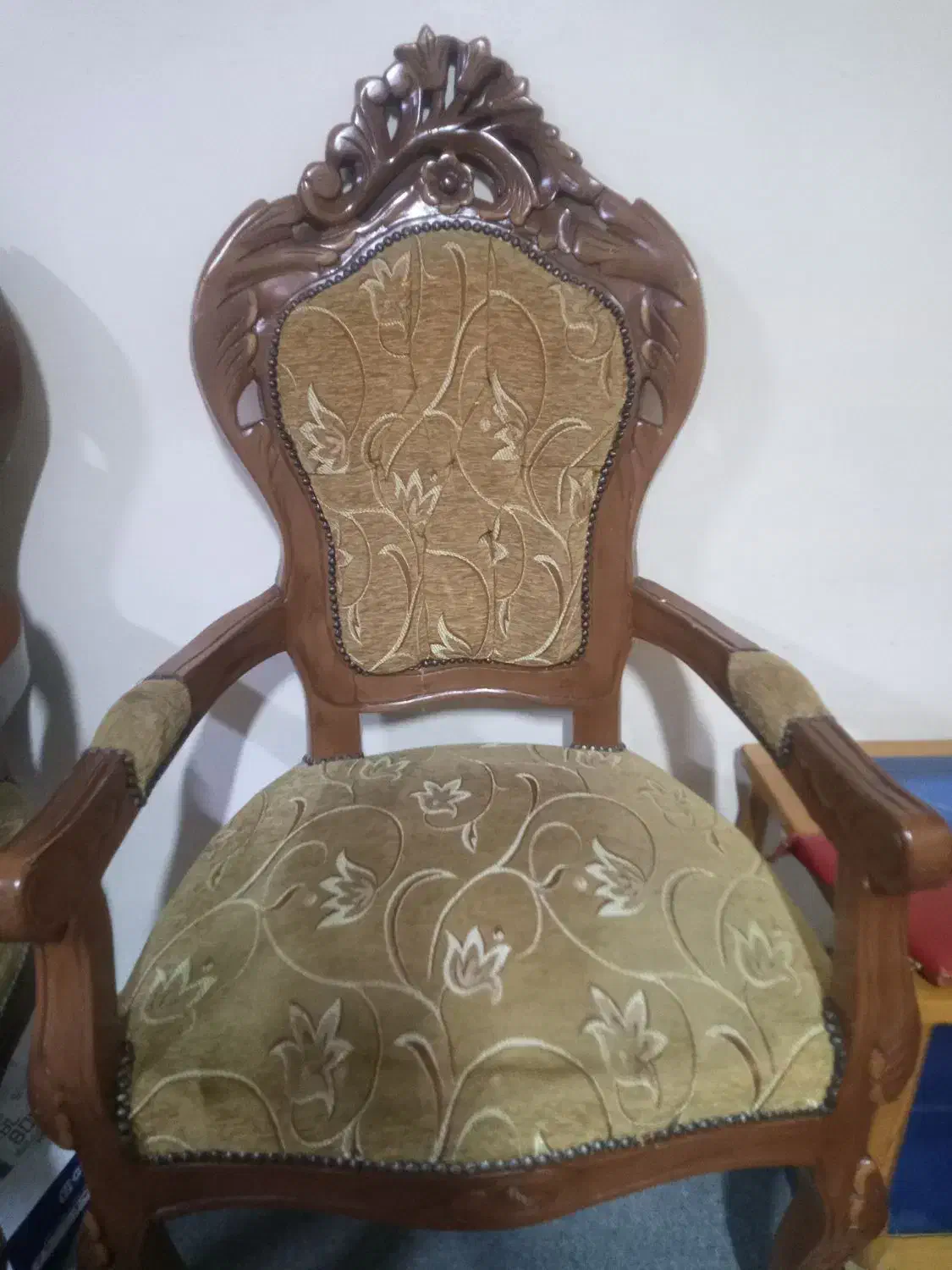 مبل دست دوم چوب گردو|مبلمان خانگی و میز عسلی|سلماس, |دیوار