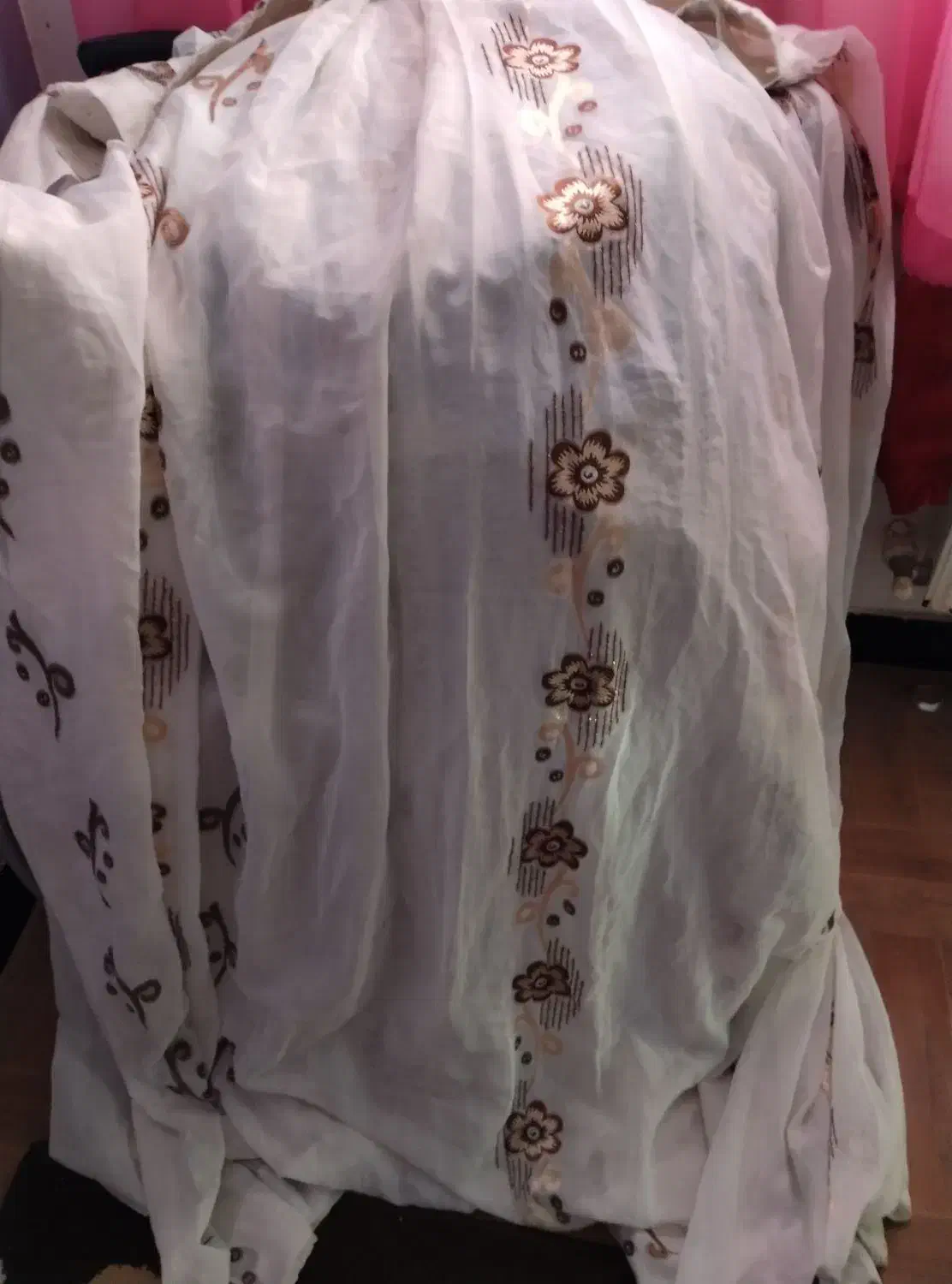 دو تکه پرده حریر|پرده، رانر، رومیزی|صومعه‌سرا, |دیوار