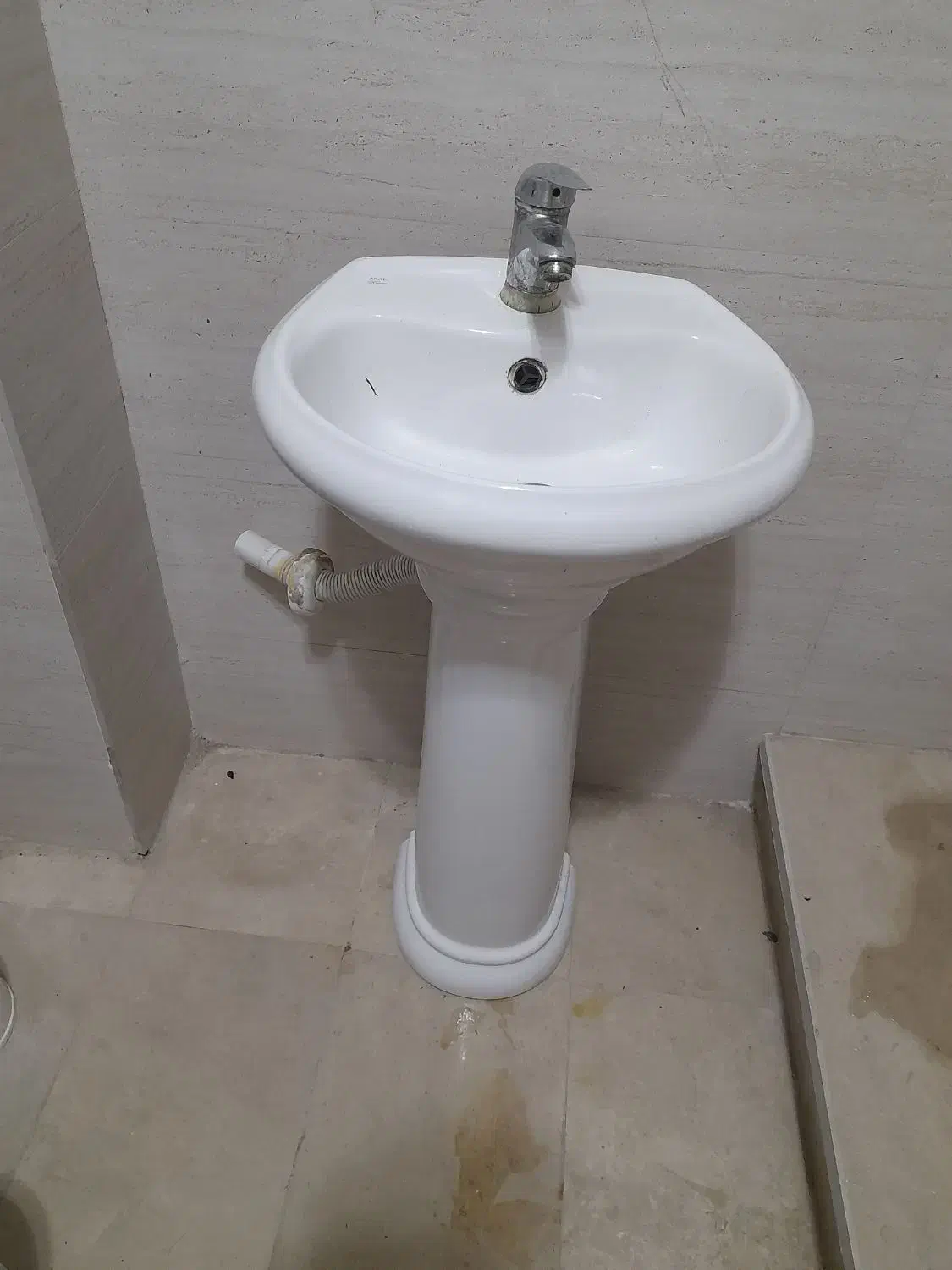 روشویی با شیر آب|لوازم سرویس بهداشتی|نوشهر, |دیوار