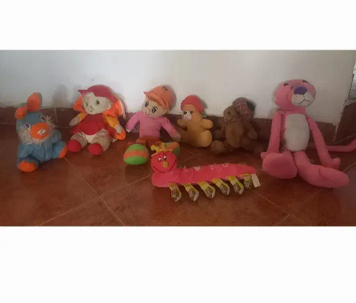 تعداد ۸ عروسک،،  سالم|اسباب‌بازی بچه|کرمان, |دیوار