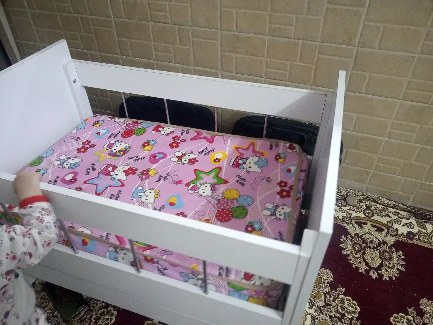 تخت خواب گهوارهای|تخت و صندلی بچه|قم, حاج خلیل|دیوار