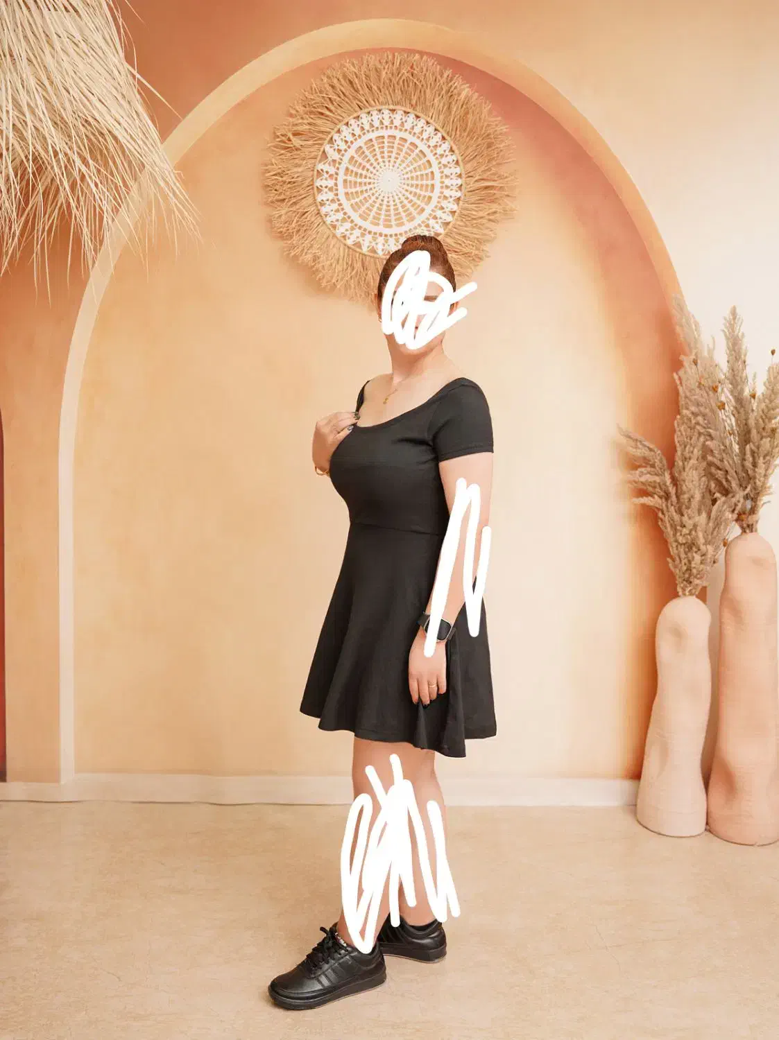 لباس مجلسی|لباس|رشت, عینک|دیوار